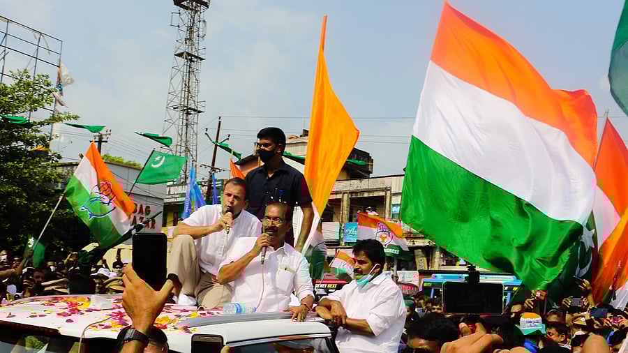 <div class="paragraphs"><p>Congress' Sunny Joseph seen with senior leaders Rahul Gandhi and K C Venugopal</p></div>