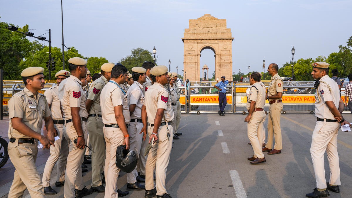 <div class="paragraphs"><p>Security at India Gate.</p></div>