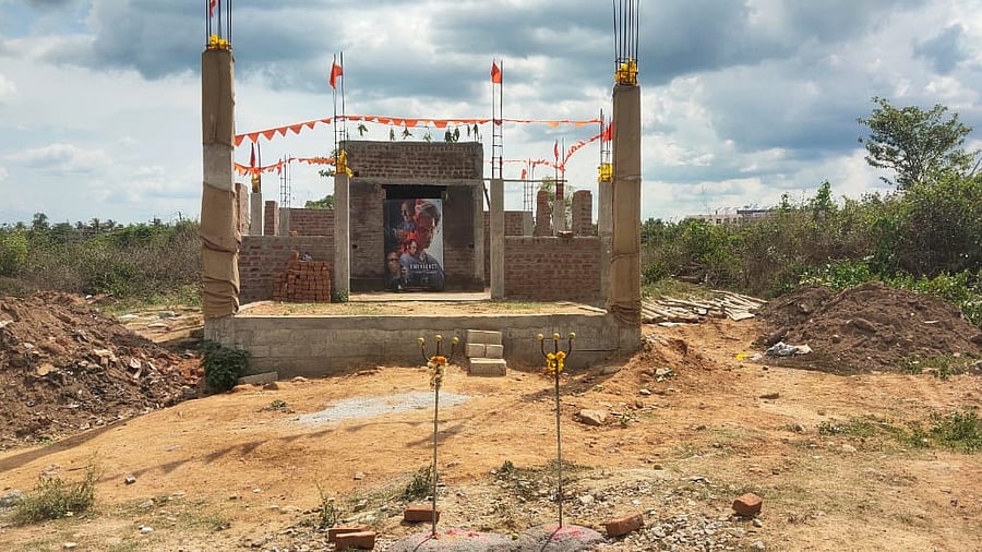 <div class="paragraphs"><p>An image showing the demolition</p></div>