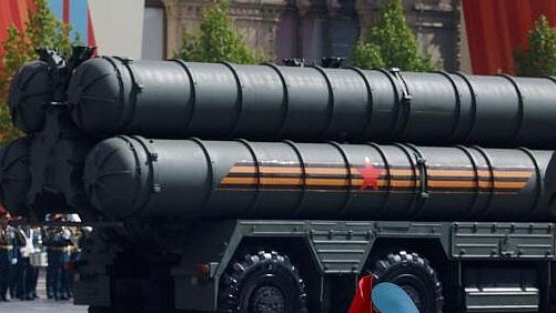 <div class="paragraphs"><p>An S-400 missile system</p></div>