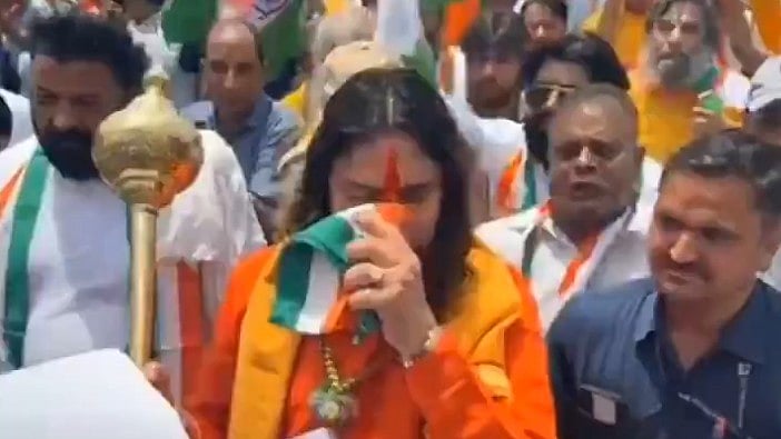 <div class="paragraphs"><p>BJP's Balmukund Acharya seen wiping face with Tricolour during Tiranga Yatra in Jaipur. </p></div>