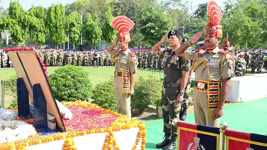 <div class="paragraphs"><p>Daljit Singh Chawdhary, DG BSF, laid wreath at the Amar Prahari memorial Paloura Camp Jammu, in the remembrance of Late Sub Inspector Md Imteyaj and Late Cobstable (GD) Deepak Chingakham. </p></div>