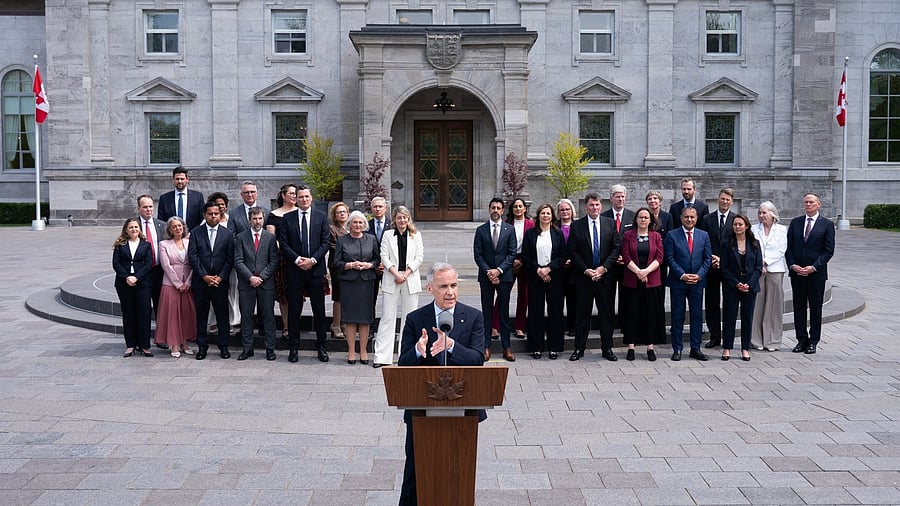 <div class="paragraphs"><p>Cana PM Mark Carney with his new cabinet.</p></div>
