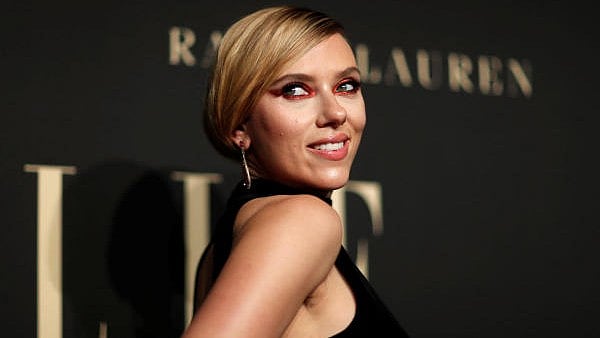 <div class="paragraphs"><p>Scarlett Johansson.</p></div>
