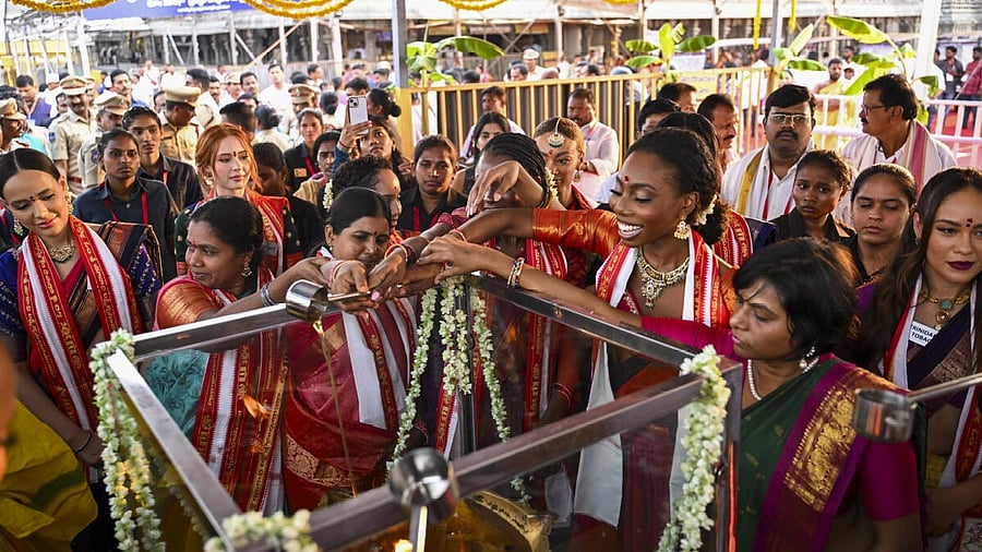 <div class="paragraphs"><p>Miss World contestants visit a temple in Telangana</p><p></p></div>