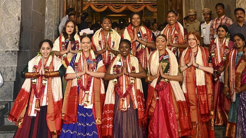 <div class="paragraphs"><p>Miss World contestants </p></div>