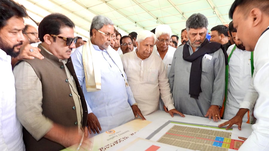 <div class="paragraphs"><p>Chief Minister Siddaramaiah reviews the preparation for Sadhana Samavesha, the event to mark the two years of the Congress government in power, at the district stadium in Hosapete on Friday. His deputy D K Shivakumar, ministers H K Patil and B Z Zameer Ahmed Khan among others are seen. </p></div>