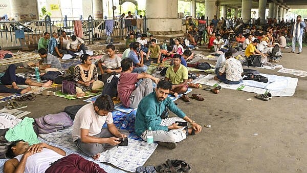 <div class="paragraphs"><p>School teachers, who have been rendered jobless following a Supreme Court order, during a protest demanding restoration of their jobs, near the headquarters of the West Bengal Education Department, in Kolkata, on Friday</p></div>