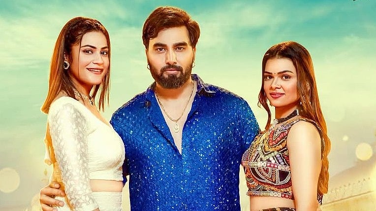<div class="paragraphs"><p>Armaan Malik with Kritika Malik and Payal Malik.</p></div>