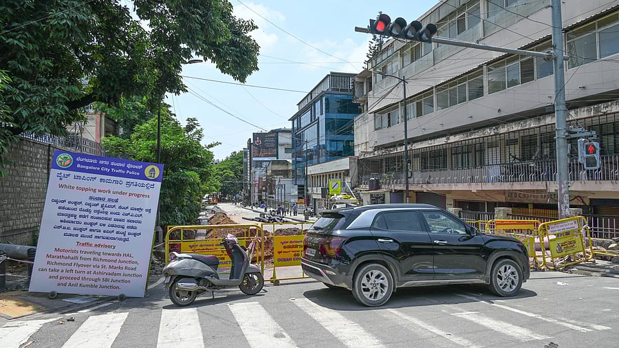 <div class="paragraphs"><p>The Bengaluru Traffic Police have barricaded a key stretch of Residency Road for&nbsp;white-topping until May 31. </p></div>