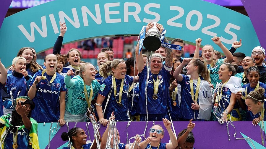 <div class="paragraphs"><p>Chelsea's Millie Bright lifts the trophy as she celebrates with teammates after winning the FA Cup</p></div>