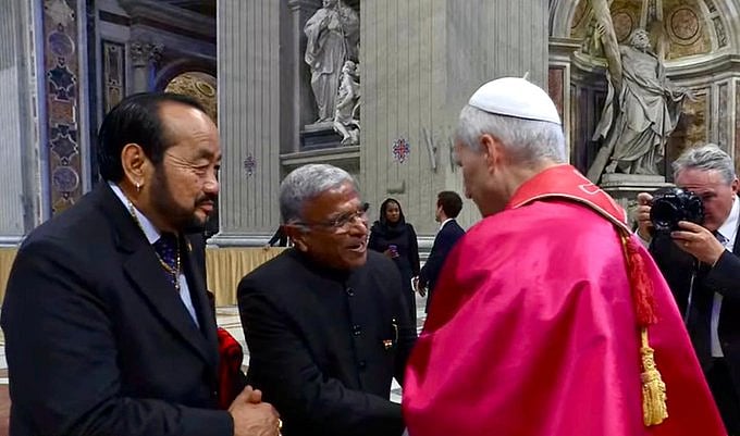 <div class="paragraphs"><p>Rajya Sabha Deputy Chairperson Harivansh Singh meets Pope Leo XIV.</p></div>