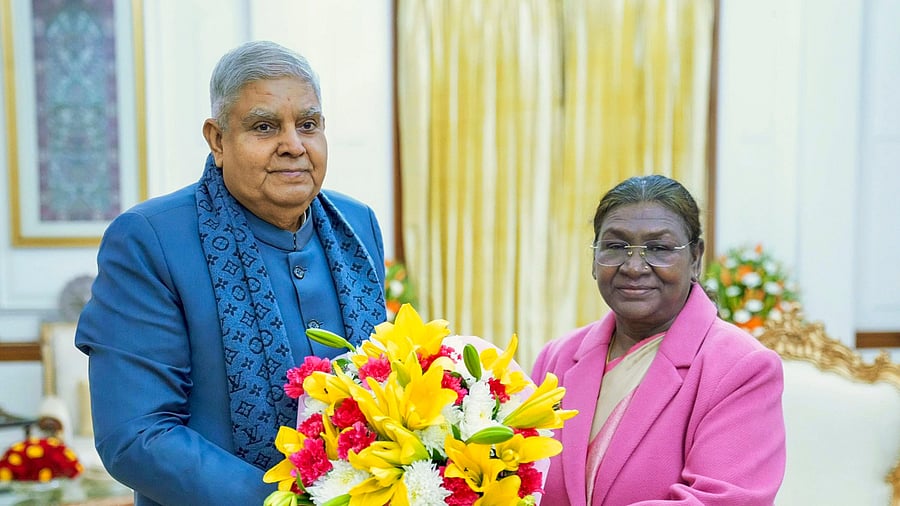 <div class="paragraphs"><p> President Droupadi Murmu being greeted by Vice President Jagdeep Dhankhar.</p></div>