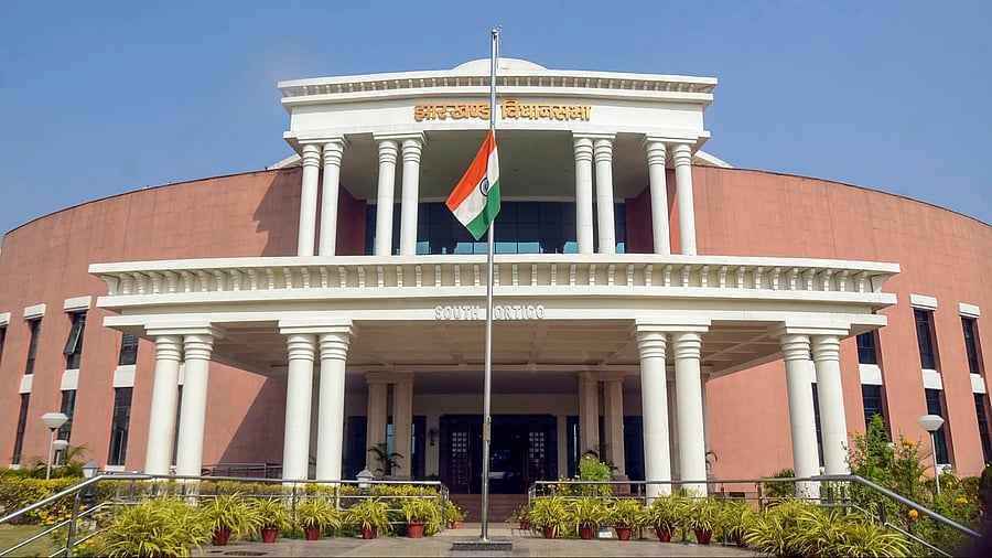 <div class="paragraphs"><p>The national flag flies at half-mast at the Jharkhand Assembly.</p></div>