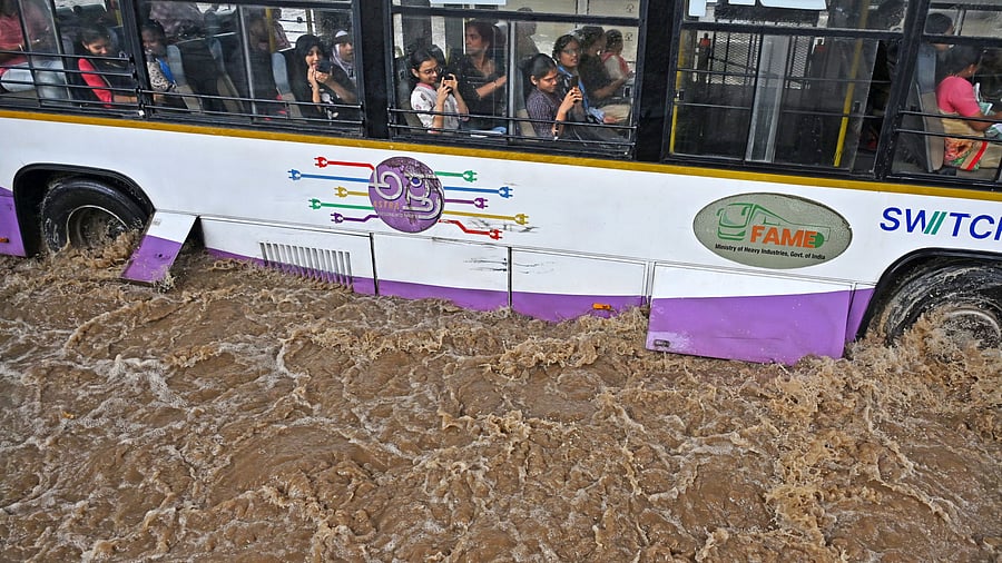 <div class="paragraphs"><p>Buses and heavy vehicles navigate flooded streets at Silk Board Junction after heavy rains on Monday. </p></div>