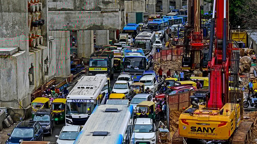 Vehicles jammed at Silk Board Junction on Tuesday. DH PHOTO/Ranju P