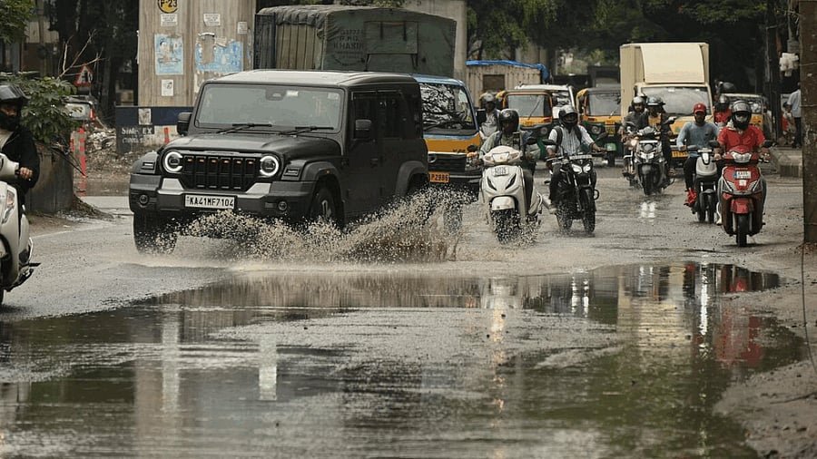 <div class="paragraphs"><p>Traffic in Bengaluru as city grapples with rains</p></div>