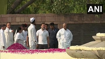 <div class="paragraphs"><p>Congress President Mallikarjun Kharge along with Lok Sabha LoP and Congress MP Rahul Gandhi pay homage to former Prime Minister Rajiv Gandhi. </p></div>