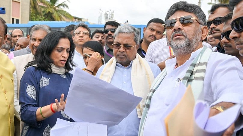 <div class="paragraphs"><p>Karanataka CM and DYCM on their visit.</p></div>