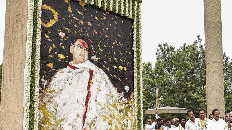 <div class="paragraphs"><p>Tribute paid to former prime minister Rajiv Gandhi on his death anniversary</p></div>