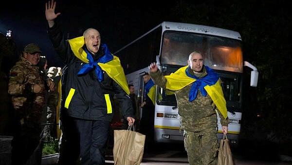 <div class="paragraphs"><p>Ukrainian prisoners of war (POWs) react after a swap. </p></div>