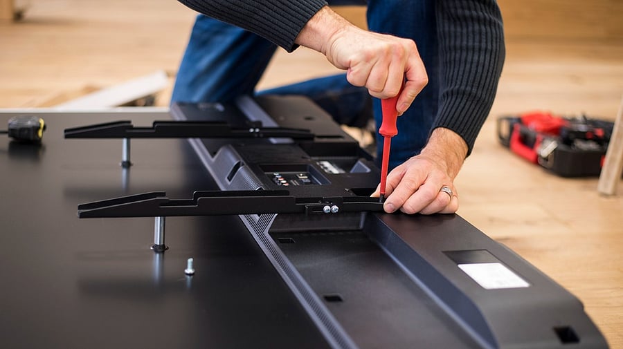 <div class="paragraphs"><p>A man repairing a tv.</p></div>