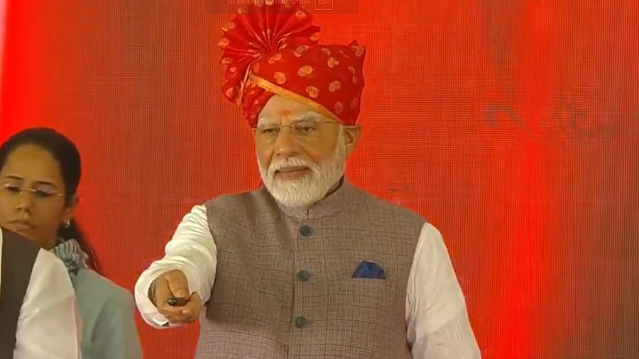 <div class="paragraphs"><p>PM Modi inaugurates the newly built railway station. </p></div>