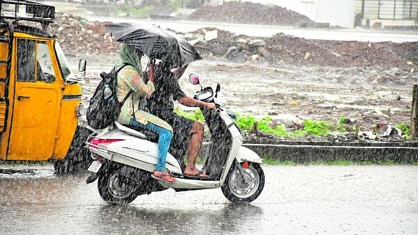 <div class="paragraphs"><p>Heavy rains batter coastal Karnataka districts.</p></div>