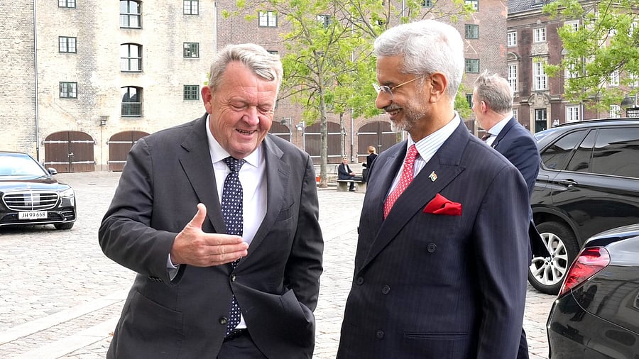<div class="paragraphs"><p>EAM Jaishankar meets Danish counterpart Rasmussen.</p></div>