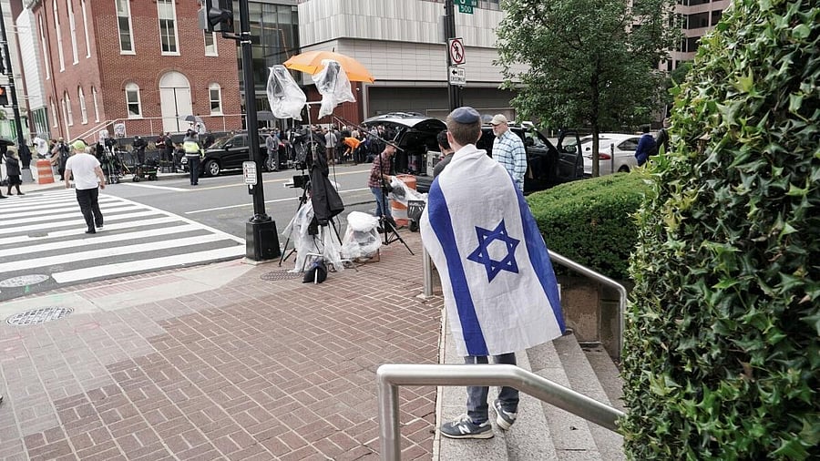 <div class="paragraphs"><p>Aftermath of the shooting of two Israeli embassy staff in Washington DC.</p><p></p></div>
