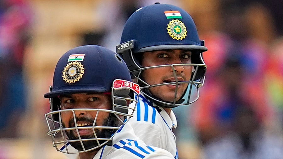 <div class="paragraphs"><p>Indian cricketers Shubhman Gill (R) and Rishabh Pant.</p></div>