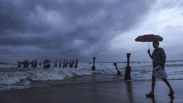 <div class="paragraphs"><p> Dark clouds loom over Kozhikode beach, in Kozhikode.</p></div>