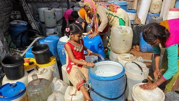 <div class="paragraphs"><p>People fill their vessels with potable water from a water-tanker of Delhi Jal Board</p></div>