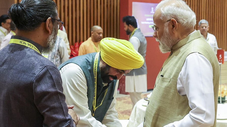 <div class="paragraphs"><p>Prime Minister Narendra Modi with Punjab Chief Minister Bhagwant Mann and Jharkhand Chief Minister Hemant Soren</p></div>