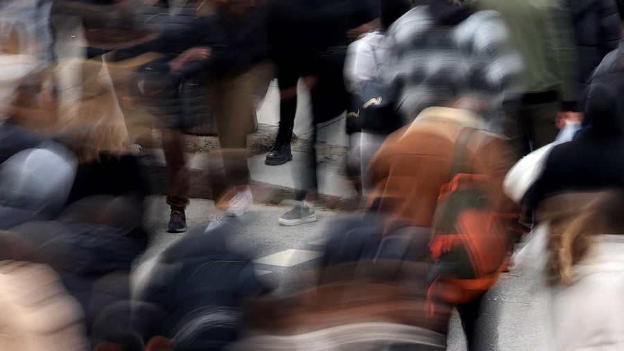 <div class="paragraphs"><p>Image showing a rush of people. For representational purposes.</p></div>