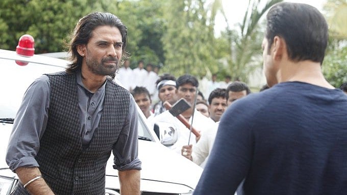 <div class="paragraphs"><p>Salman shared a throwback photo of Dev from the sets of 'Jai Ho'.</p></div>