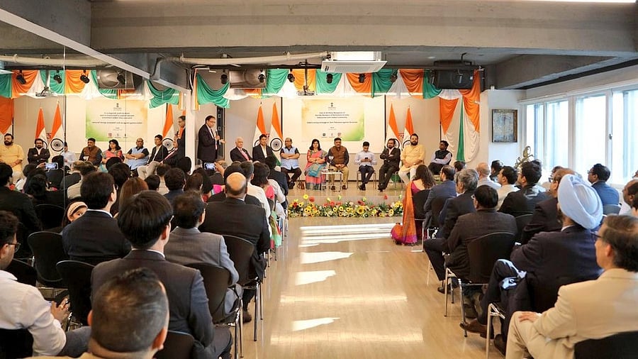 <div class="paragraphs"><p>The delegation, in its meeting with the Indian community, reiterated the Modi government's stand against terrorism and said that dialogue cannot co-exist with terror.</p></div>