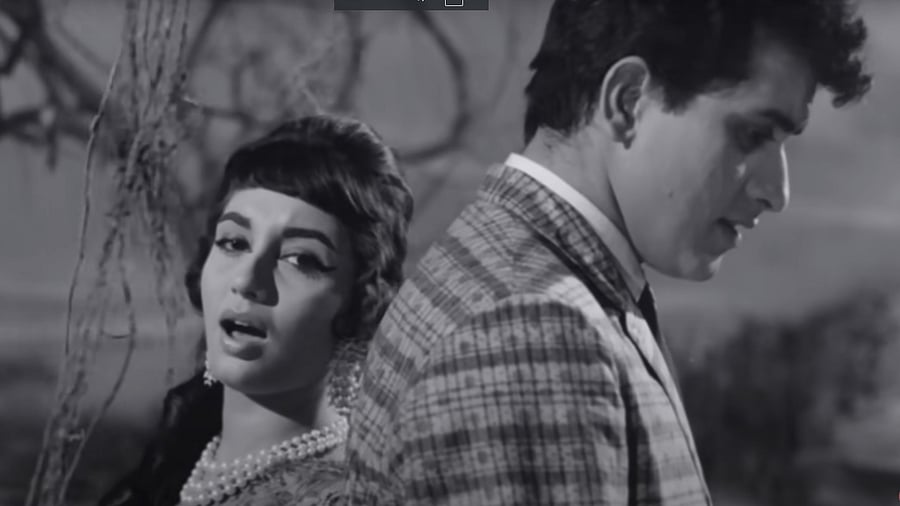 <div class="paragraphs"><p>Scene from the song Lag Ja Gale</p></div>