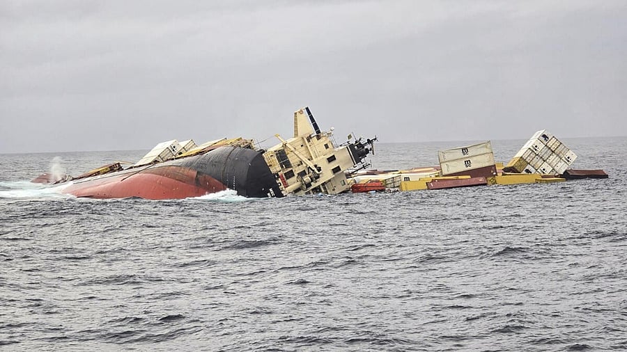 <div class="paragraphs"><p>Containers fall into the sea from the Liberian cargo vessel</p></div>