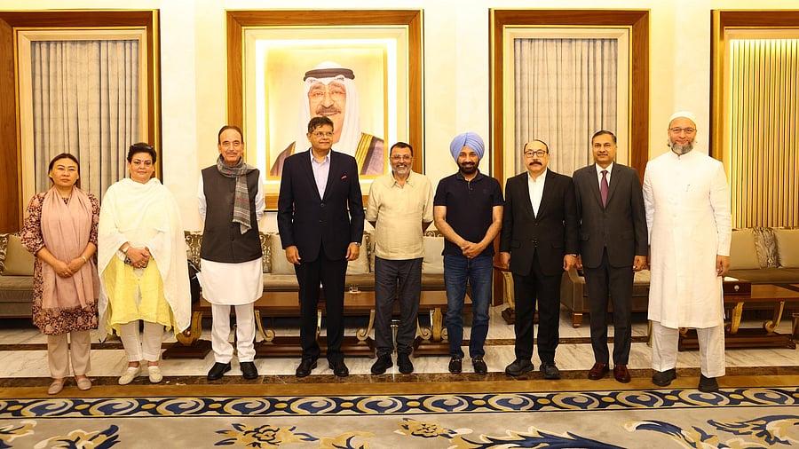 <div class="paragraphs"><p>The all-party delegation in Kuwait.</p></div>