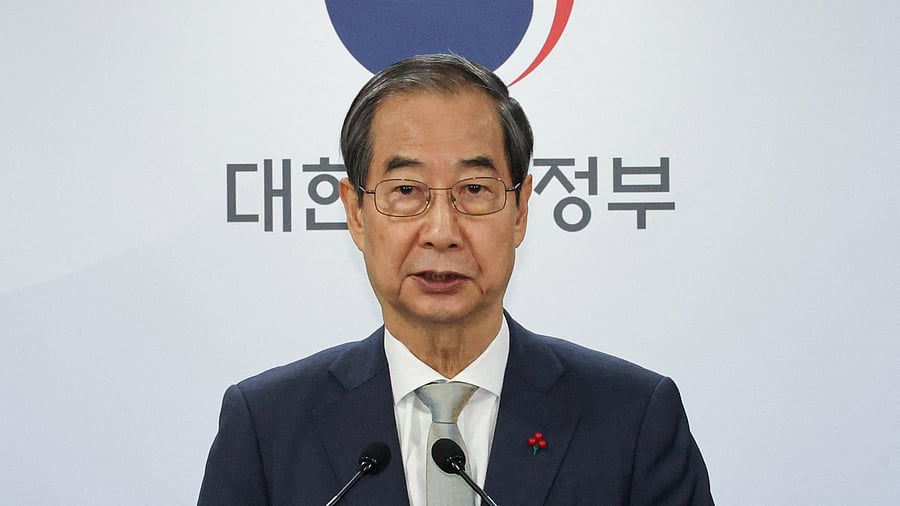 <div class="paragraphs"><p>File photo of former Prime Minister Han Duck-soo.</p></div>