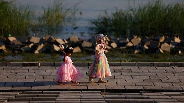 <div class="paragraphs"><p>Children hold pinwheels as they walk along the bank of Padma river in Munshiganj, Bangladesh.</p></div>