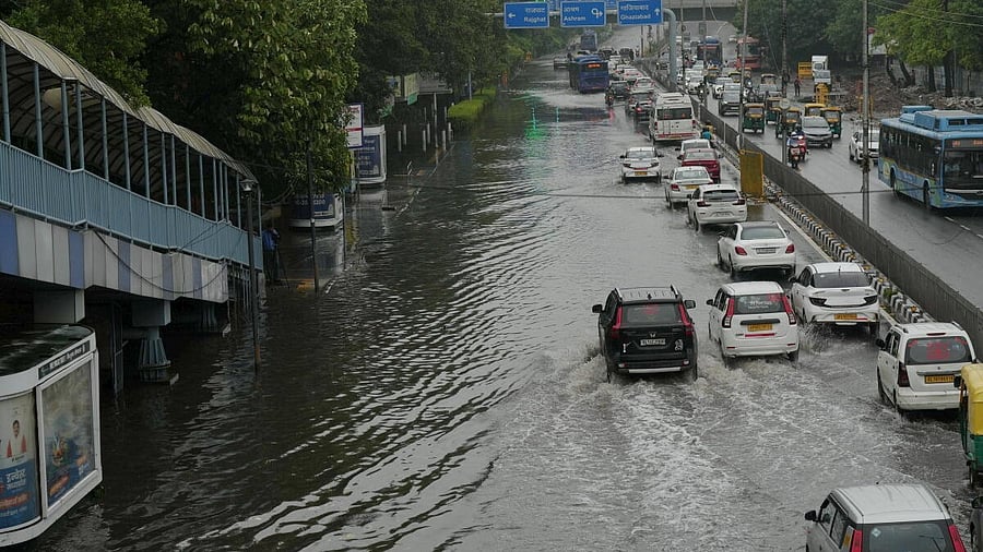 <div class="paragraphs"><p>Rains</p></div>