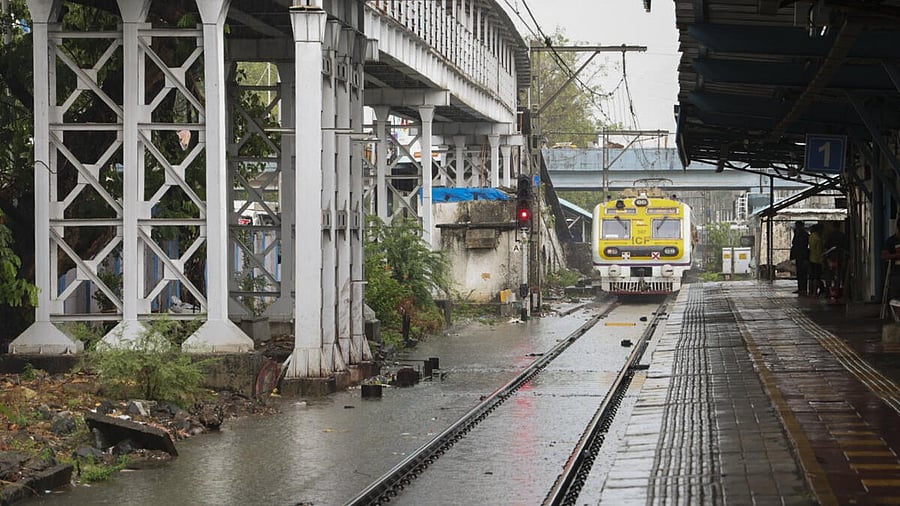 <div class="paragraphs"><p>Railway tracks waterlogged amid heavy rainfall, at Matunga Road railway station in Mumbai, Monday, May 26, 2025.</p></div>