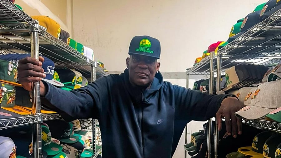 <div class="paragraphs"><p>Shawn Kemp</p></div>