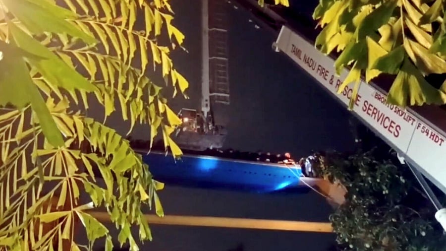 <div class="paragraphs"><p> swing ride hangs mid-air due to a technical snag at a theme park in Neelankarai, leaving visitors in panic, in Chennai, Tuesday night, May 27, 2025.</p></div>