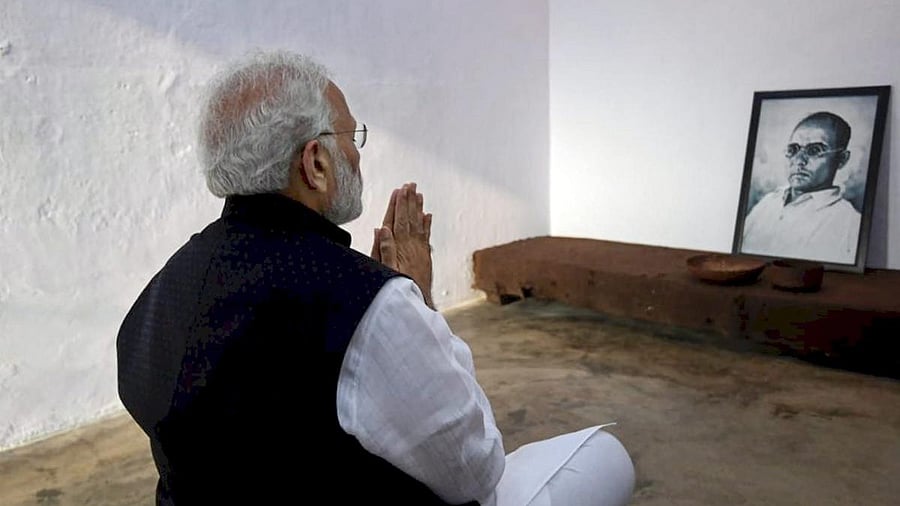 <div class="paragraphs"><p>Prime Minister Narendra Modi pays homage to V D Savarkar. </p></div>