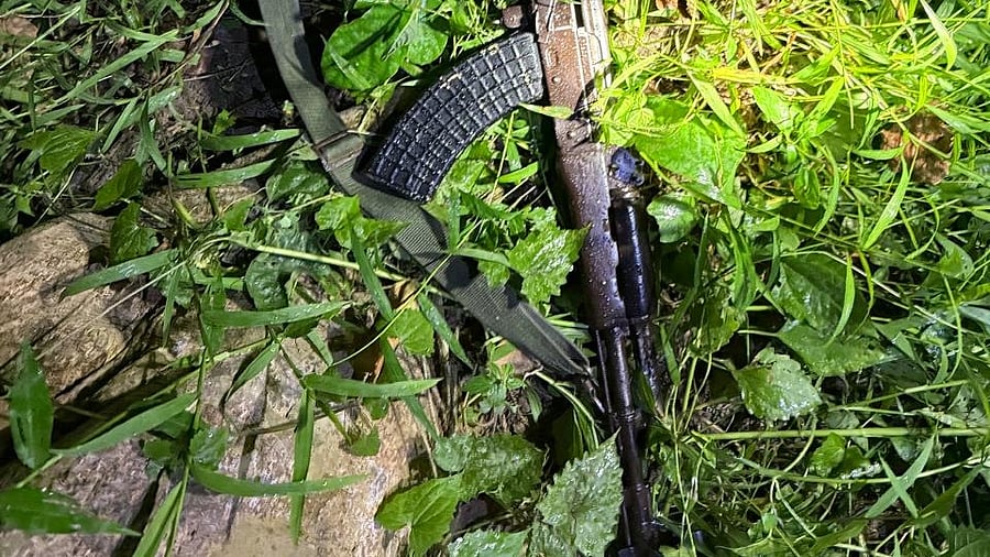 <div class="paragraphs"><p>One AK56 Rifle, one .303 rifle and ammuntions recovered.</p></div>