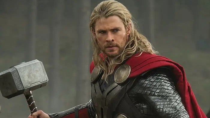 <div class="paragraphs"><p>Chris Hemsworth</p></div>
