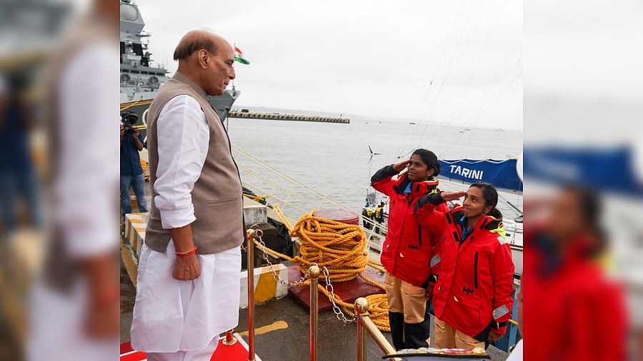 <div class="paragraphs"><p>Defence Minister Rajnath Singh presided over the flag  ceremony at Mole Jetty in Goa. </p></div>